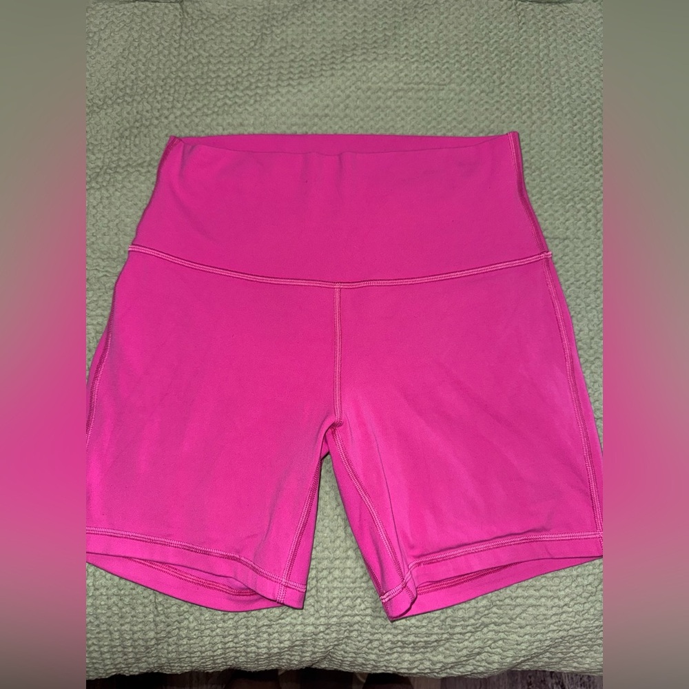 Lululemon aligns shorts Pink High-Waisted Shorts